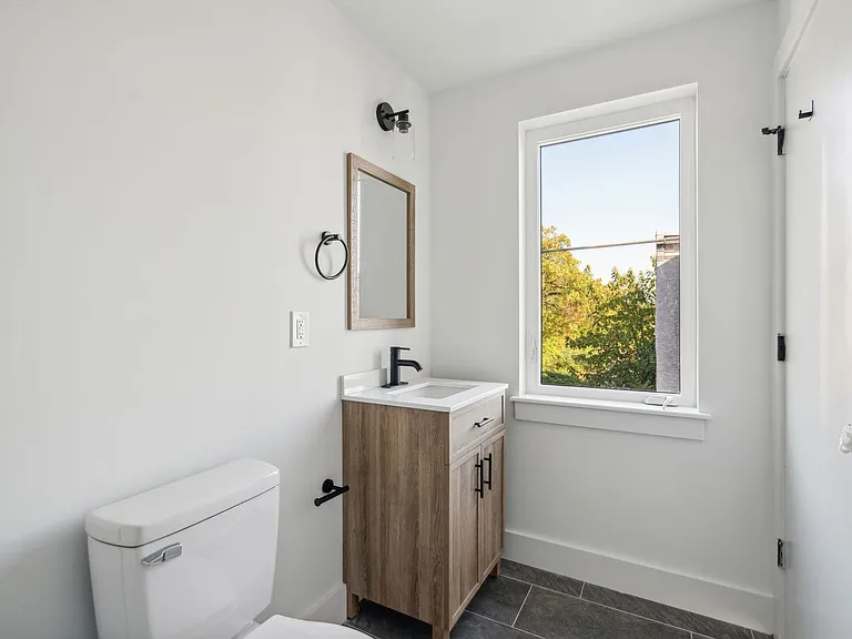 2400 W Montgomery Ave — Photo 16