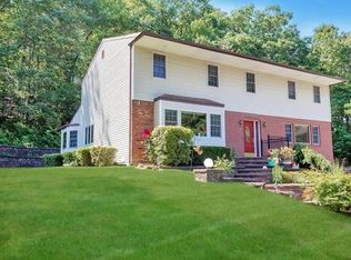3 Andrew Ct, Woodbury, NY 11797