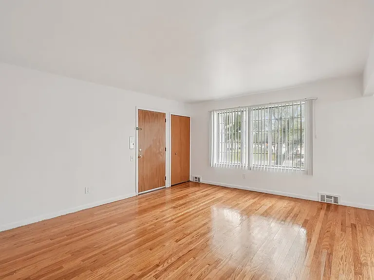 North Shore Apartments — Photo 6
