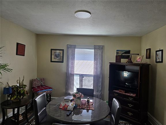 4th image of 1007 Laurel Ave