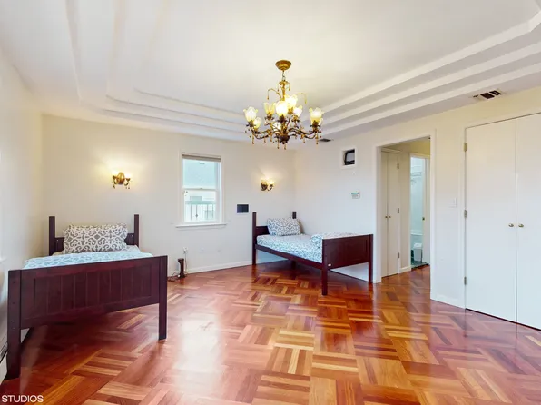 3832 Lyme Avenue image 15 of 29