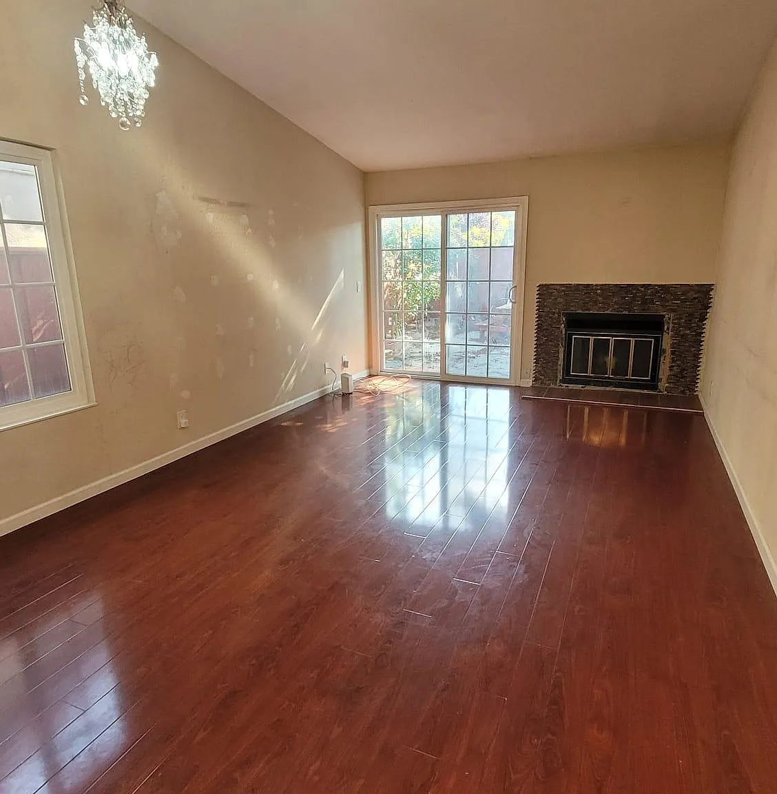 5084 Crandallwood Dr — Photo 2