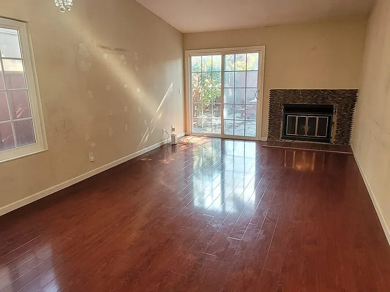 5084 Crandallwood Dr — Photo 2