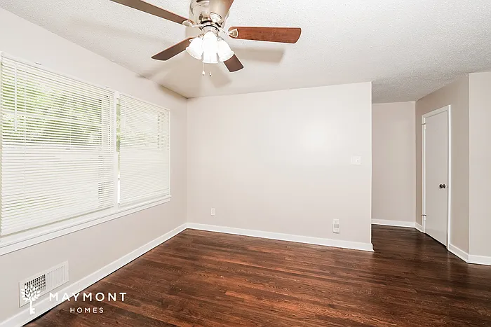 2405 Reed Rd NE — Photo 3