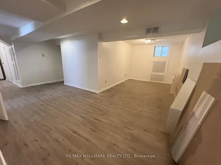 202 Heward Ave #LOWER — Photo 4