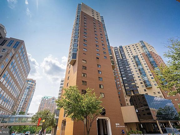 2nd image of 900 N Stafford St APT 905