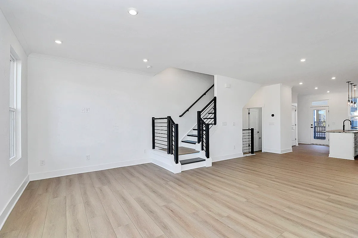 Building Photo - 5027 Dutchess Dr
