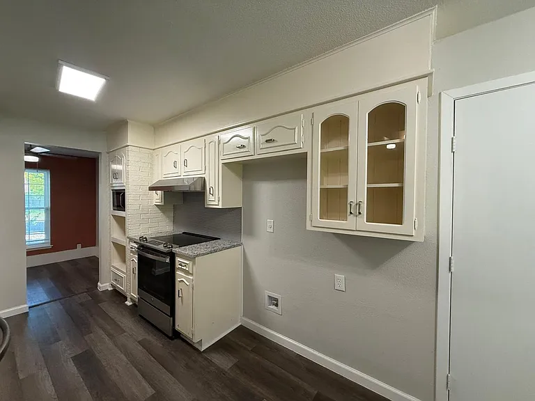 10606 Millspring — Photo 15