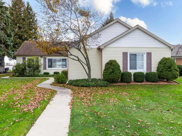 8371 Colony Dr, Algonac, MI 48001