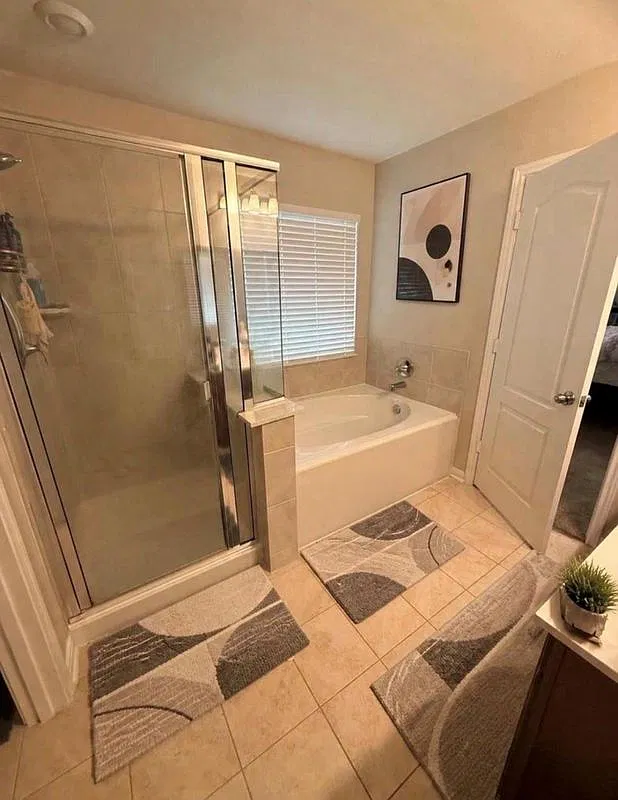 4 bed, 2.0 bath, 1983 sqft, $2,150 — Photo 4