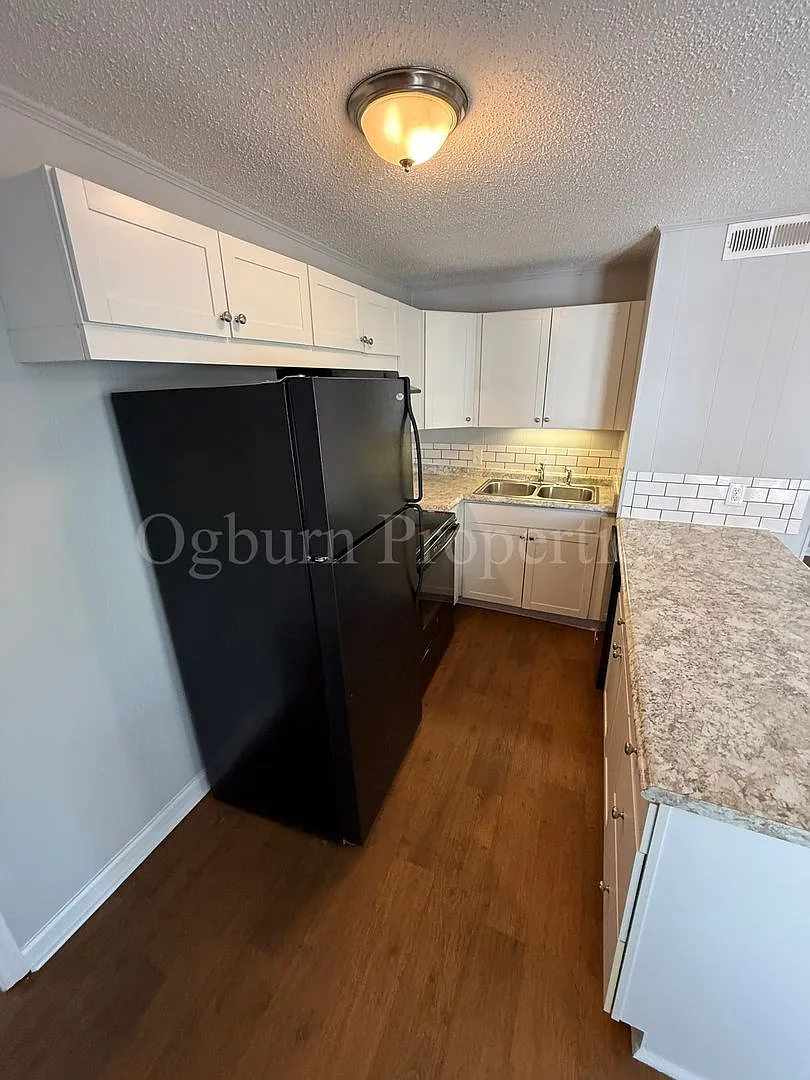 1 bed, 1.0 bath, $925 — Photo 4