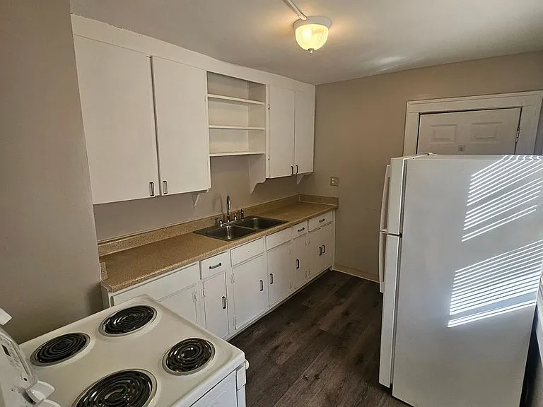 5409-5411 Harrison St — Photo 5