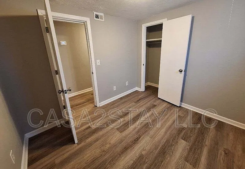 1404 S Wilson Rd — Photo 4