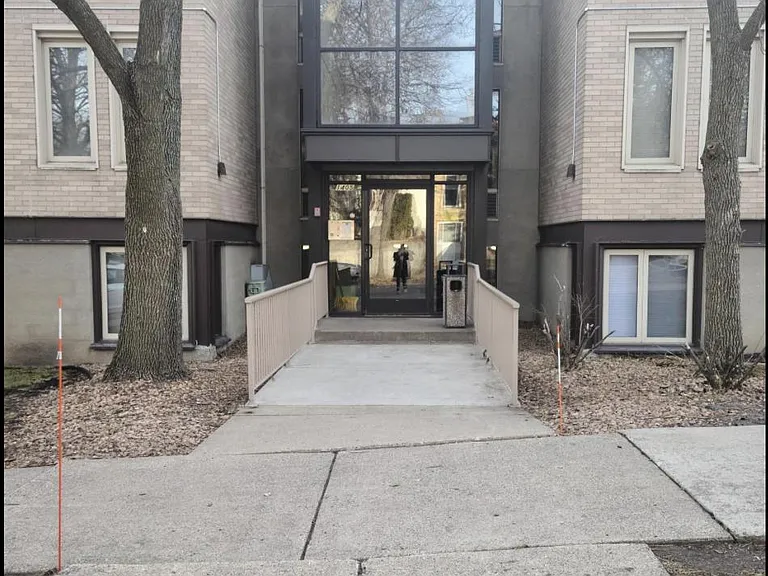 1405 E 40th St — Photo 3