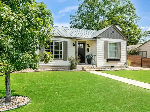 212 W Centre St, Fredericksburg, TX 78624