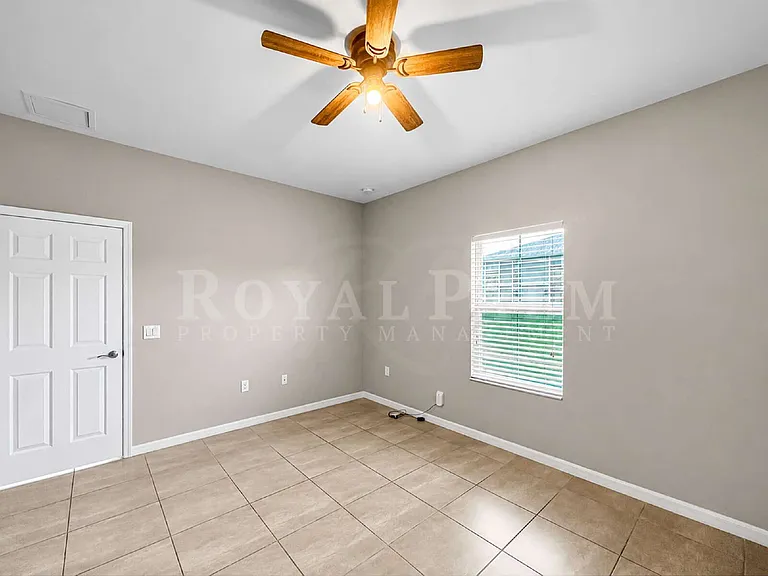 1322 Trafalgar Pkwy — Photo 24