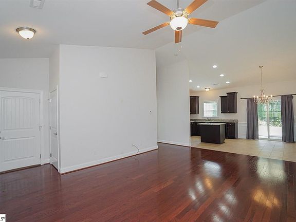 5th image of 1044 Blythwood Dr