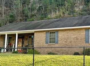 332 Apple Ridge Ln, Hazard, KY 41701