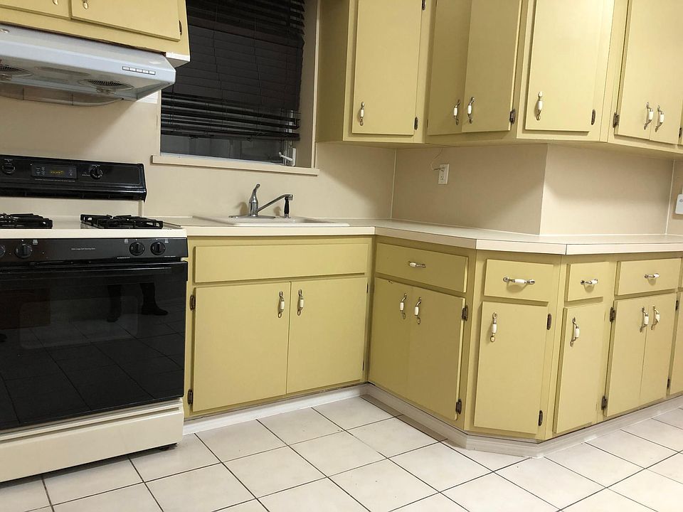 2nd image of 114 Bay 43rd St Floor 2