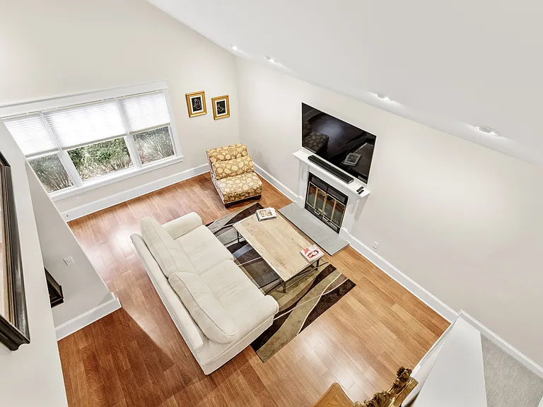 Juniper Ln — Photo 16
