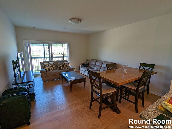 4th image of 120 University Ave #2212