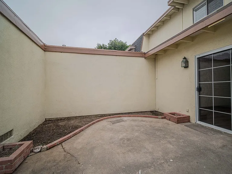 20368 Flora Ln — Photo 28