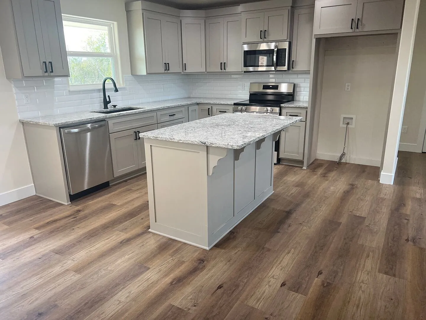 Stunning Newly Built 3-Bedroom, 2-Bath Home in Tahlequah, OK! — Photo 3