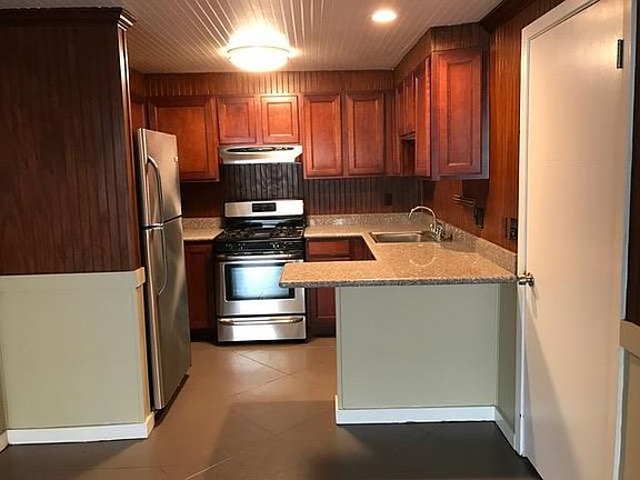 5th image of 4406 Saint Peter St