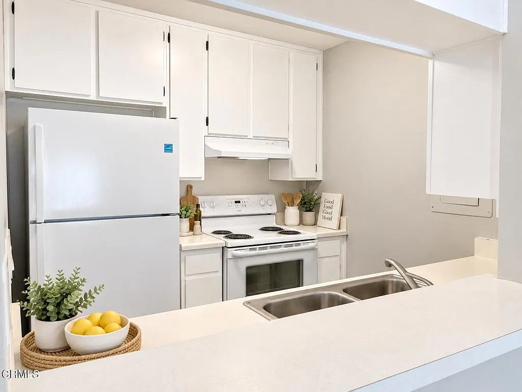 2 bed, 2.0 bath, 933 sqft, $2,900 — Photo 3