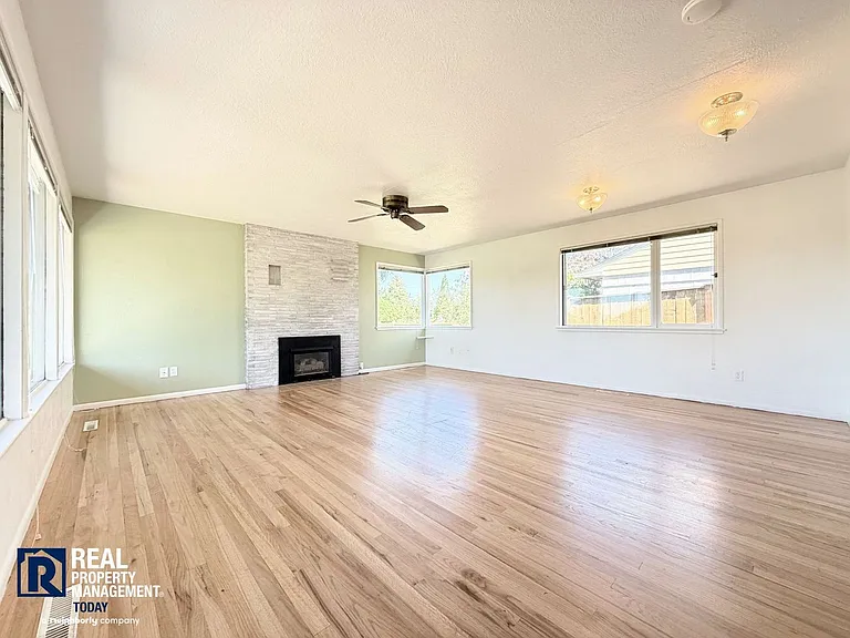 2301 N Winnifred St — Photo 2