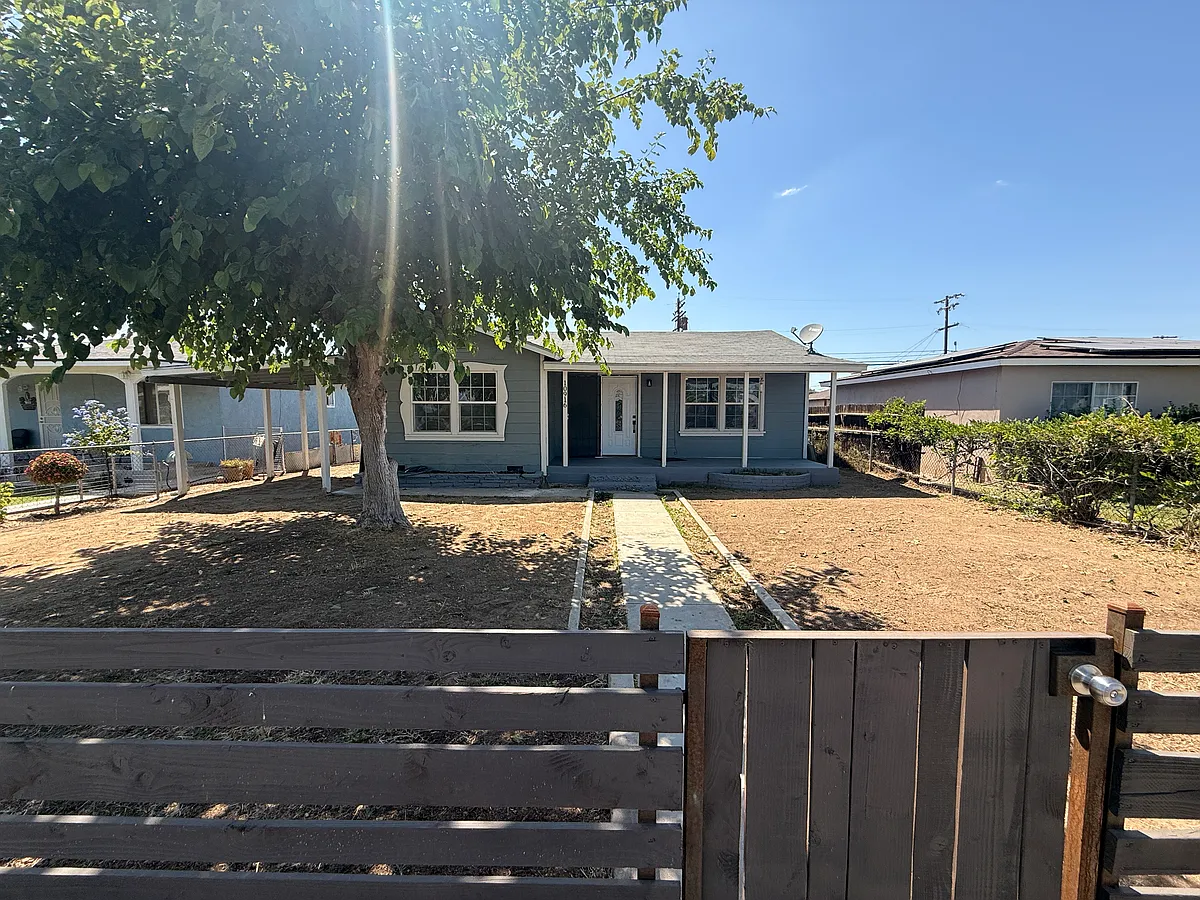 Building Photo - 10916 Santa Rosa Ave #A