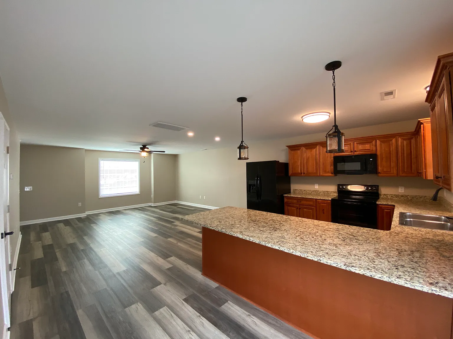 803 E Main St — Photo 3