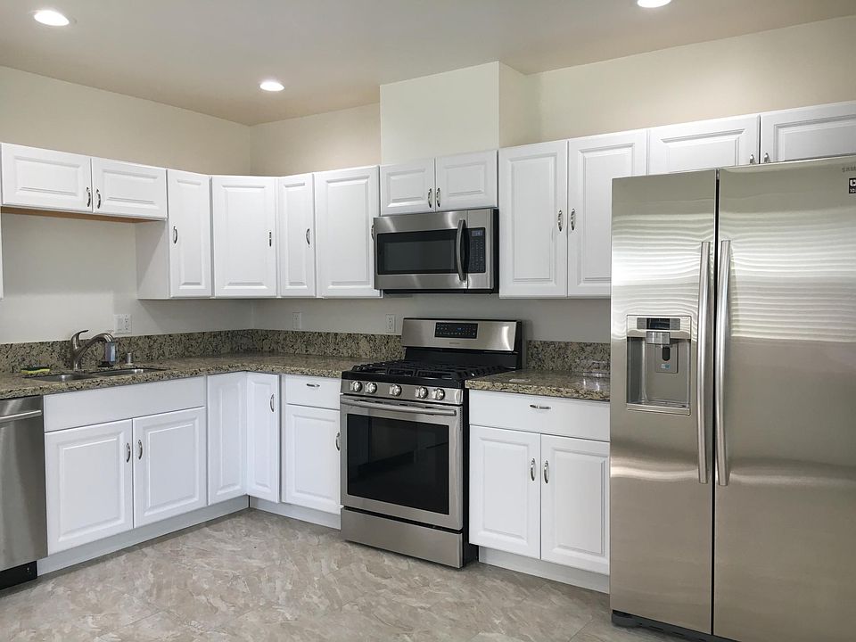 Kitchen with brand new appliances