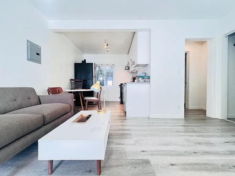 5525 Harold Way #15 — Photo 3
