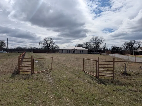122 Wolf Cir, Graham, TX 76450