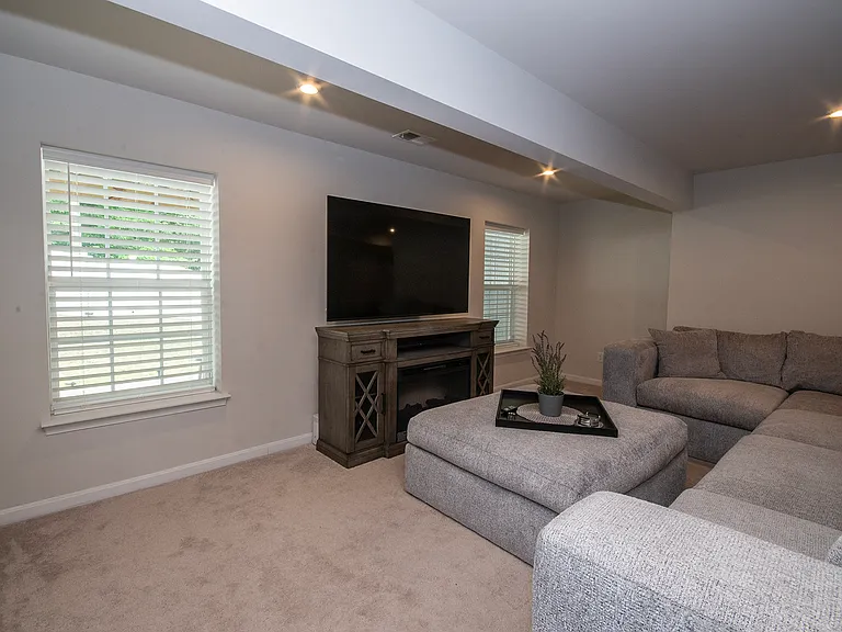 225 Brafferton Blvd #BASEMENT — Photo 17