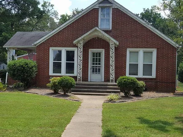 317 College St, Gleason, TN 38229