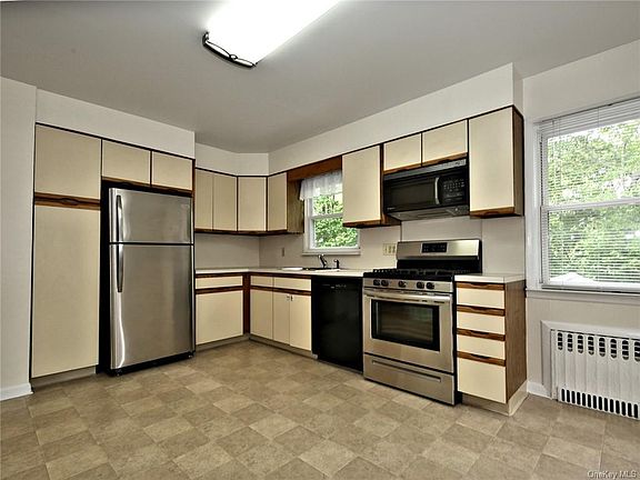 5th image of 1217 Stoneybrook Ave