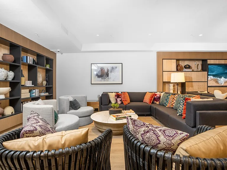 Paladia Luxury Apartments — Photo 16