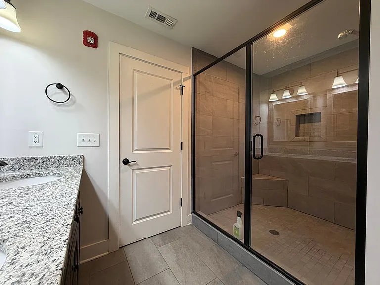 425 Broad St — Photo 21