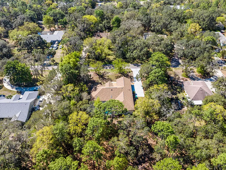 315 E Reehill St — Photo 40