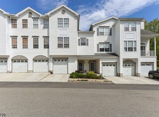 11 Caroline Foster Ct, Morristown, NJ 07960