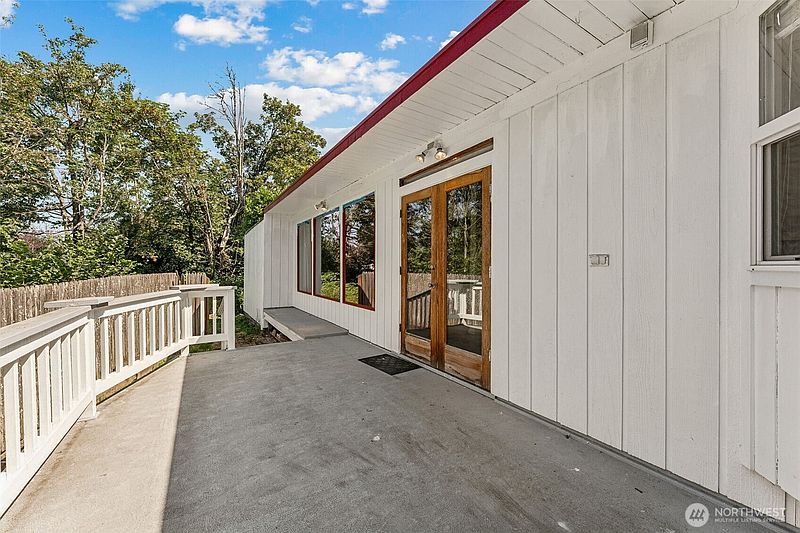 4th image of 6727 21st Avenue SW