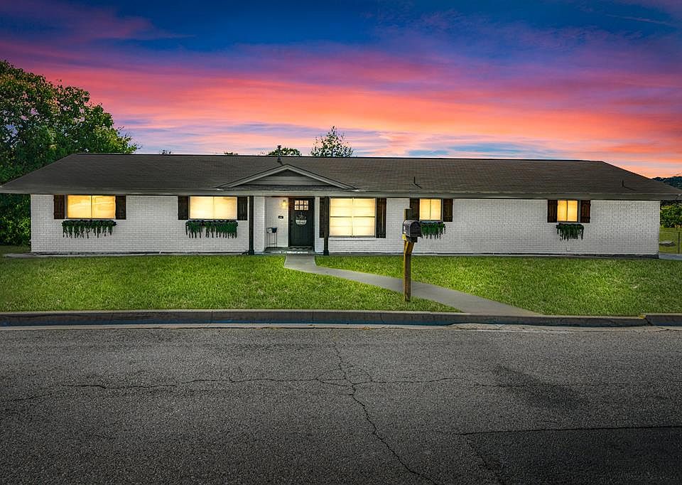 1st image of 1001 Barbara Ann St