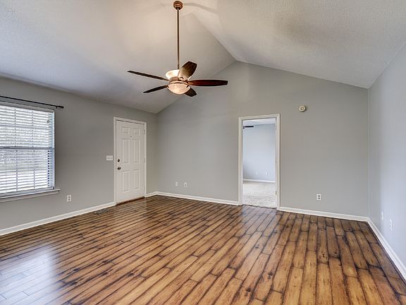 4th image of 3135 Meadowhill Dr