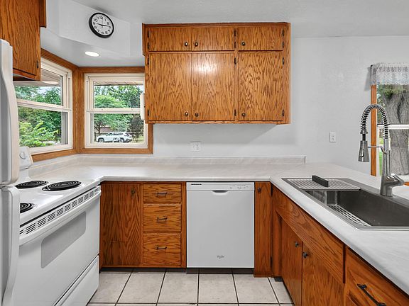 4th image of 1702 14th Ave S