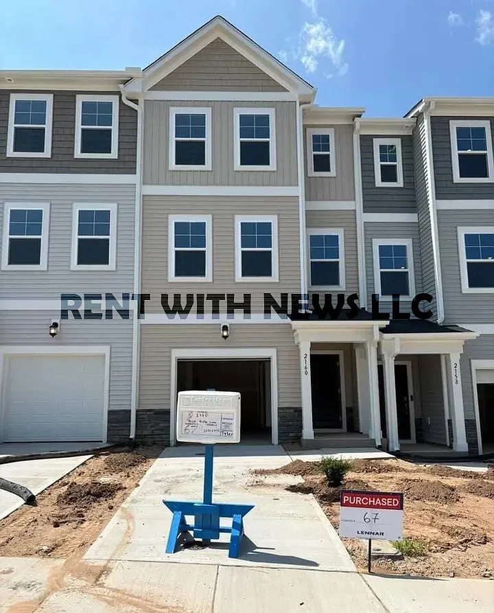3 bed, 3.5 bath, 1920 sqft, $2,195 — Photo 2