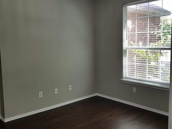 3rd image of 2104 Huxley Ln