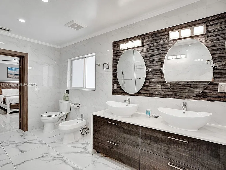 1301 Rodman St — Photo 41