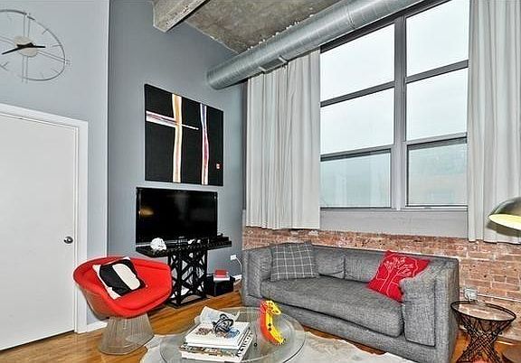 2nd image of 1735 N Paulina St #606B